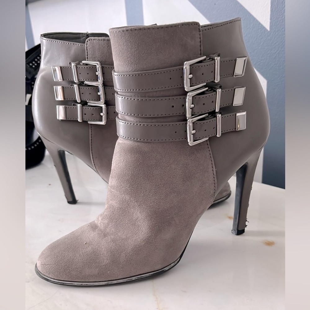 Grey booties - Picture 2 of 2